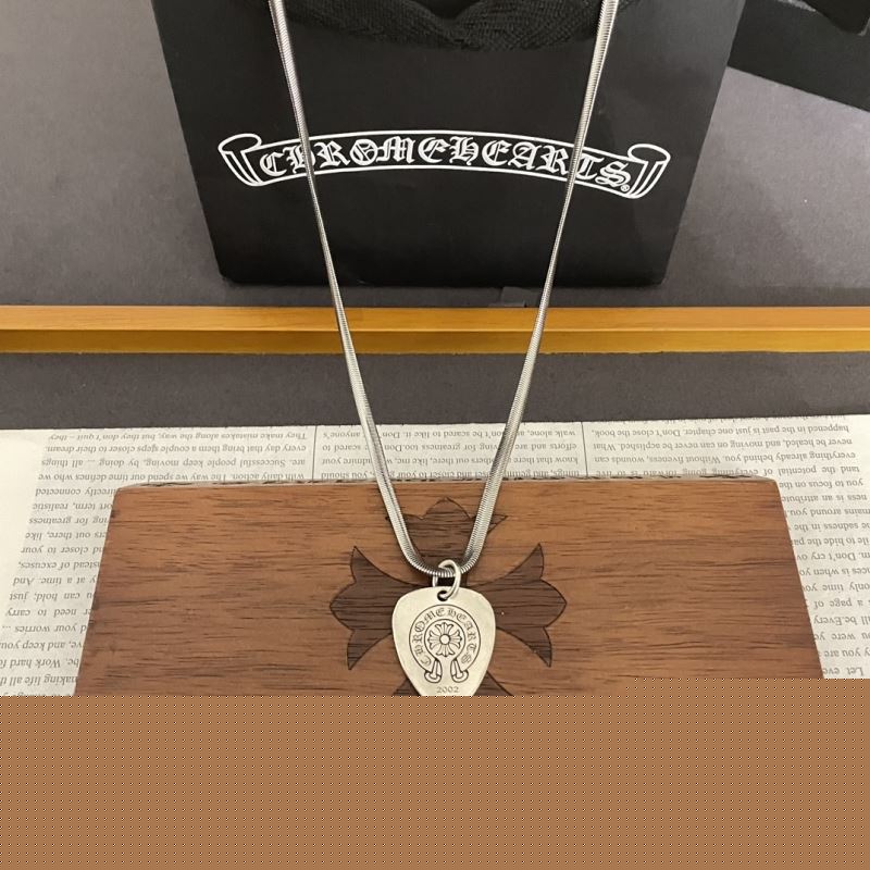 Ch**me He**ts necklaces